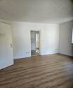 Wohnzimmer_.jpg - Helle und frisch renovierte 2-Zimmer-Wohnung geeignet für Single oder Paare