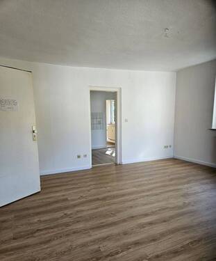 Wohnzimmer_.jpg - Helle und frisch renovierte 2-Zimmer-Wohnung geeignet für Single oder Paare