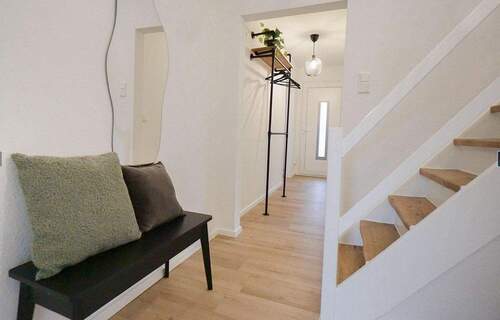 Eingang/ Flur - 4 Zimmer Reihenmittelhaus zum Kaufen in Bremerhaven