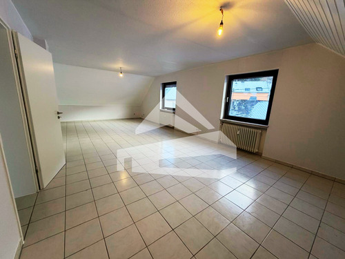 Wohn- Esszimmer.png - Wohnen mit Weitblick: Charmante Dachgeschosswohnung mit Balkon in Kenn