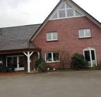 Hofstelle mit 3-Familienhaus und Hallen - Hüllhorst Holsen