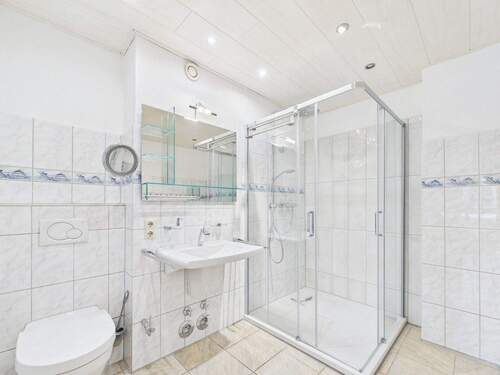 Badezimmer - Etagenwohnung mit 94,00 m&sup2; in Groß Grönau zum Kaufen