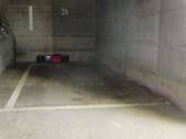 vergleichsweise geräumige Garage - 