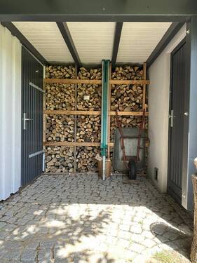 Schuppen jew. ca. 5 m² & 12 m² mit Holzlager - 