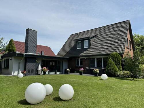 1 Ansicht Süd-West - *reserviert* Einfamilienhaus mit gehobener Ausstattung, Einliegerwohnungen & Nebengelass in ruhiger Wohngegend offenbart eine Vielzahl an Möglichkei