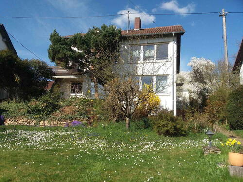 Südansicht mit Garten - 4 Zimmer Etagenwohnung zum Kaufen in Wiesbaden-Medenbach