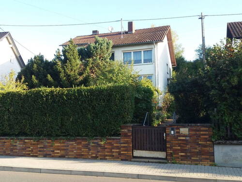 Bild 3 - 4 Zimmer Etagenwohnung in Wiesbaden-Medenbach