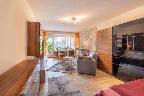 Wohnzimmer - 1 Zimmer Etagenwohnung zum Kaufen in Stuttgart