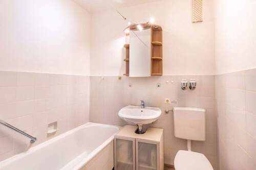 Bad - Etagenwohnung mit 42,00 m&sup2; in Stuttgart zum Kaufen