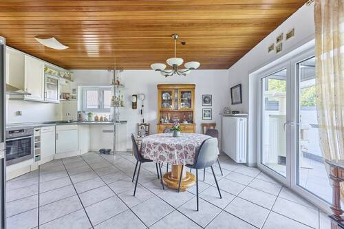 Einbauküche mit Essbereich und Wintergarten Erdgeschoss - 