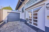 Eingangsbereich mit Garage - 