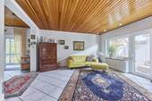 Offenes Wohnzimmer mit Zugang Terrasse Erdgeschoss - 