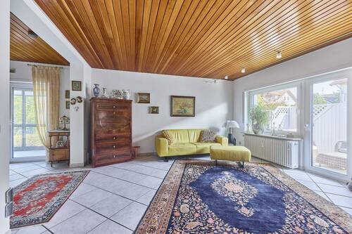Offenes Wohnzimmer mit Zugang Terrasse Erdgeschoss - 