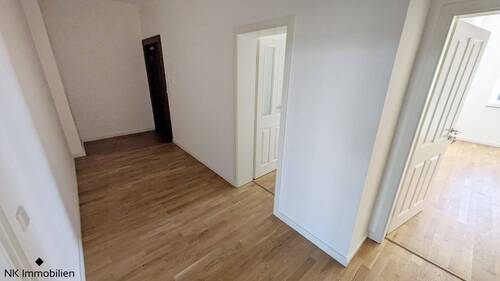 Flur - Etagenwohnung mit 65,20 m&sup2; in Chemnitz zur Miete