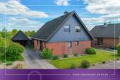 Hausansicht - Direkt am Feldrand - Familienhaus mit Loggia, Garten und freiem Horizont