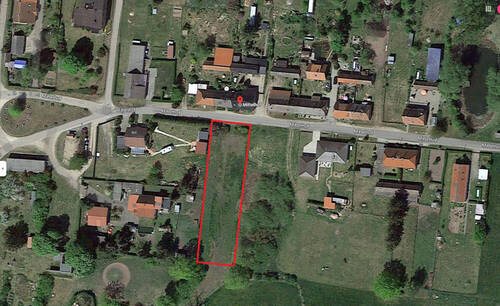 Luftbild Mittelhof Grundstück markiert (Quelle Google Maps) - Baugrundstück mit positiver Bauvoranfrage in idyllischer Dorflage am Rande der Mecklenburgischen Seenplatte