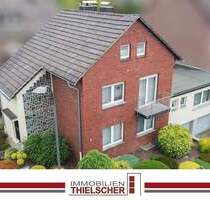 Großzügiges Zweifamilienhaus mit Balkon, Terrasse, Garten und 2 Tiefgaragen im idyllischen Loverich - Baesweiler