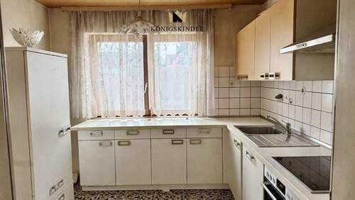 Separate Küche, modernisierungsbedürftig. - 