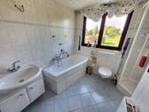 DG: Bad/WC mit Dusche+Wanne - 
