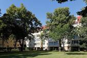 Hausansicht hofseitig - Schicke Dachgeschoss-Wohnung mit 4 Zimmern.