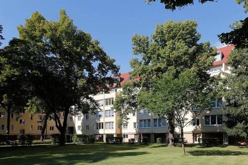 Hausansicht hofseitig - Schicke Dachgeschoss-Wohnung mit 4 Zimmern.