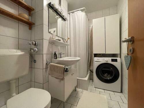 Badezimmer - Etagenwohnung mit 33,50 m² in Hannover zum Kaufen