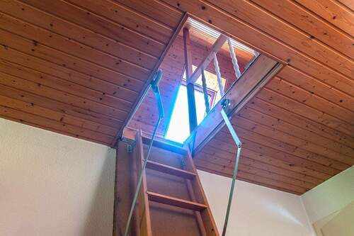 Zugang zum Spitzboden v. Zi. 1 - 