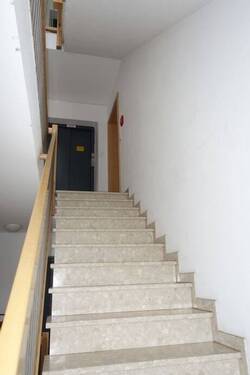 Treppenhaus - 3 Zimmer Etagenwohnung in Straubing