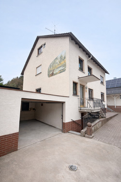 Außenansicht - Charmantes Mehrfamilienhaus mit 3 Einheiten im Herzen des Spessarts