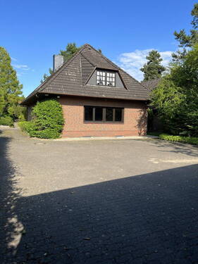 Ansicht - West - Freistehendes geräumiges Einfamilienhaus im Herzen von Rellingen