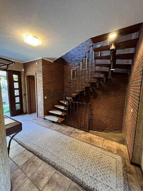 Flur + Treppe - 