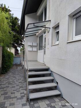 Hauseingang - 3 Zimmer Etagenwohnung zum Kaufen in Karlsruhe