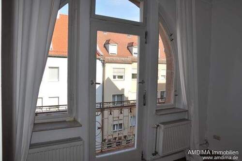 Balkon zur Straße - Etagenwohnung mit 160,00 m&sup2; in Nürnberg zur Miete