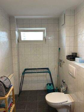 Bad mit Fenster.jpg - Etagenwohnung mit 54,00 m&sup2; in Donaueschingen zum Kaufen