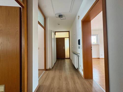 Flur - 3 Zimmer Etagenwohnung zur Miete in Bad Dürkheim