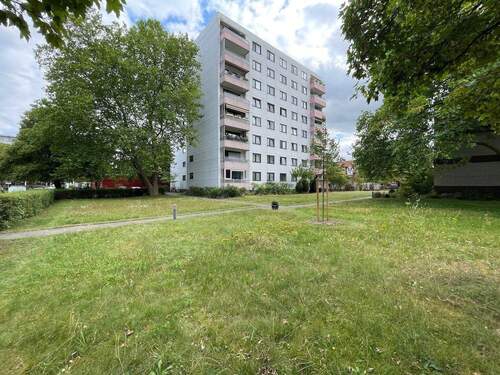 Rückansicht Haus - Vermietete 1-Zimmer Wohnung mit Balkon und Fahrstuhl
