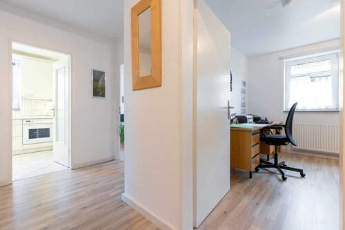 Flur und Büro - 