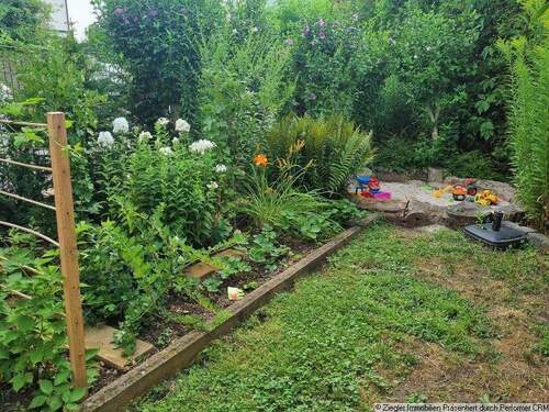 03 Außenansicht Garten, vorderer Teil - 5 Zimmer Doppelhaushälfte in Edingen-Neckarhausen