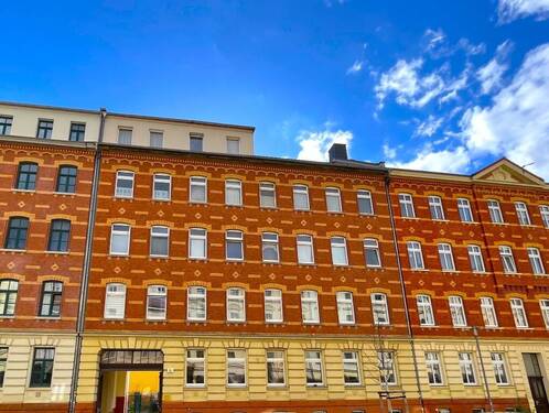 Hausansicht - Für das Alter: Wohnen im Hochparterre in Gohlis-Süd mit Südbalkon, 2 Wohnungen mit 5 Zimmern