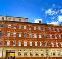 Für das Alter: Wohnen im Hochparterre in Gohlis-Süd mit Südbalkon, 2 Wohnungen mit 5 Zimmern - Leipzig