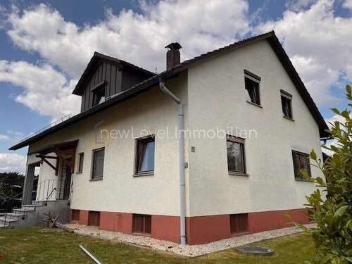 Ansicht - Super Preis und sofort frei! Großes, teilrenoviertes ZFH mit gr. Garage, Garten, Erbpacht-Grundstück