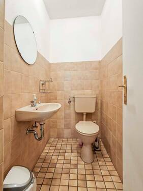 Gäste-WC im EG - 1 Zimmer Mehrfamilienhaus, Wohnhaus in Itzehoe