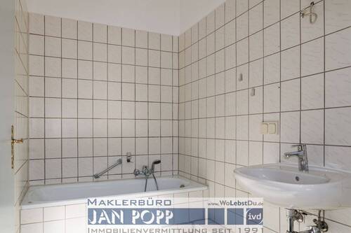 Tageslichtbad mit Wanne - 