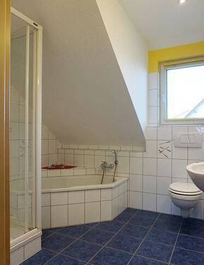 Bad mit Eck-Wanne - 