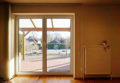 Wohnzimmer mit Eichen-Parkett - 4 Zimmer Doppelhaushälfte in Soderstorf