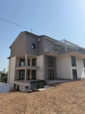 Rückansicht Gebäude - 1 Zimmer Etagenwohnung in Völklingen