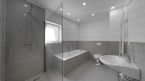 Badezimmer EG - 5 Zimmer Einfamilienhaus in Braunfels