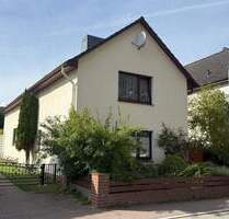 Großes Einfamilienhaus mit Einliegerwohnung, Keller, Garage und großem Garten in guter Ortslage - Schwarzenbek