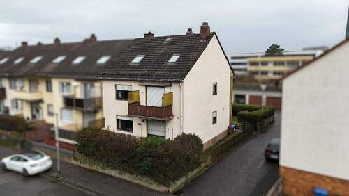 Bild 1 - +++Stadtteil Kirchberg: Attraktives Ein- bis Dreifamilienhaus mit Garten, Balkonen und Garage in bevorzugter Wohnlage von Pirmasens+++