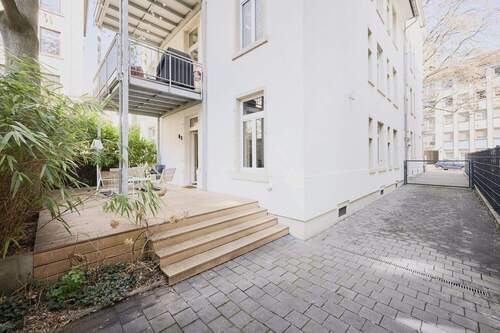 Einfahrt mit eigenem Tor - 